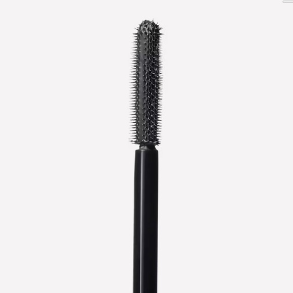 MAC Mascara Extreme Dimension Waterproof 13g: Bold volume. - Picture 2 of 5